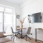 Johouse Apartment 6