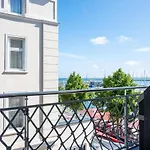 Johouse Apartment 6